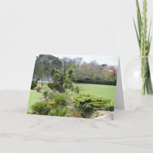 Tarjeta de cumpleaños simple y escénica (Anverso)