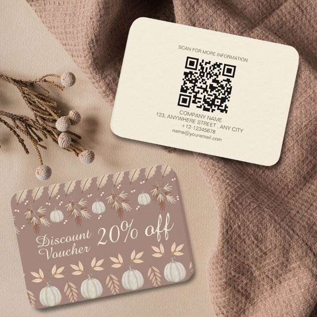 Tarjeta De Descuentos Especie de calabaza beige marrón moderno (Subido por el creador)