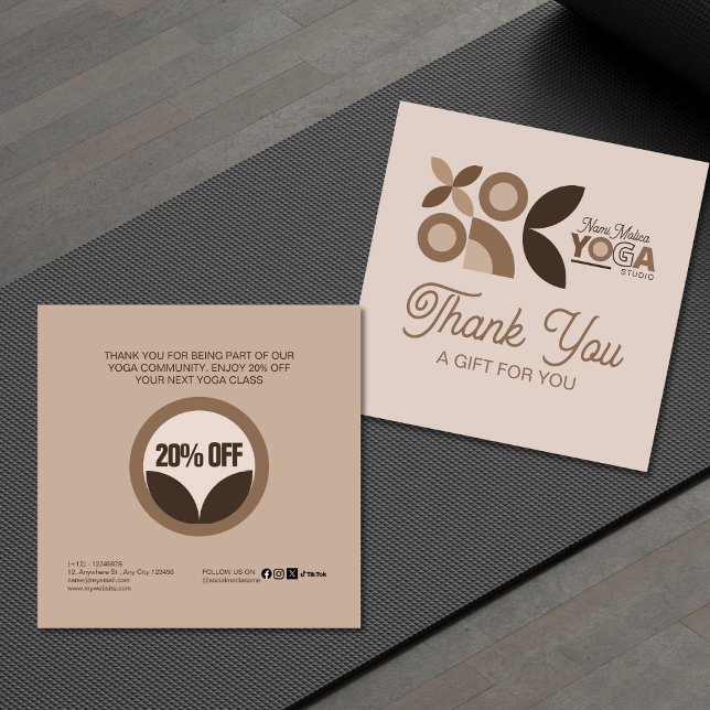Tarjeta De Descuentos Moderno y elegante Patrón Beige-Brown Estudio de Y (Subido por el creador)