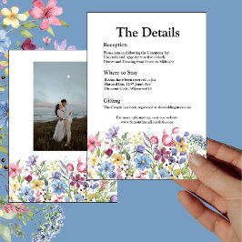 Tarjeta de detalles de las flores de los jardines