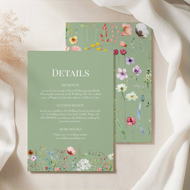 Tarjeta de detalles de Sage Green Wildflower Boda (Sage Green Wildflower Wedding Details Card on a silk tablecloth with botanicals)
