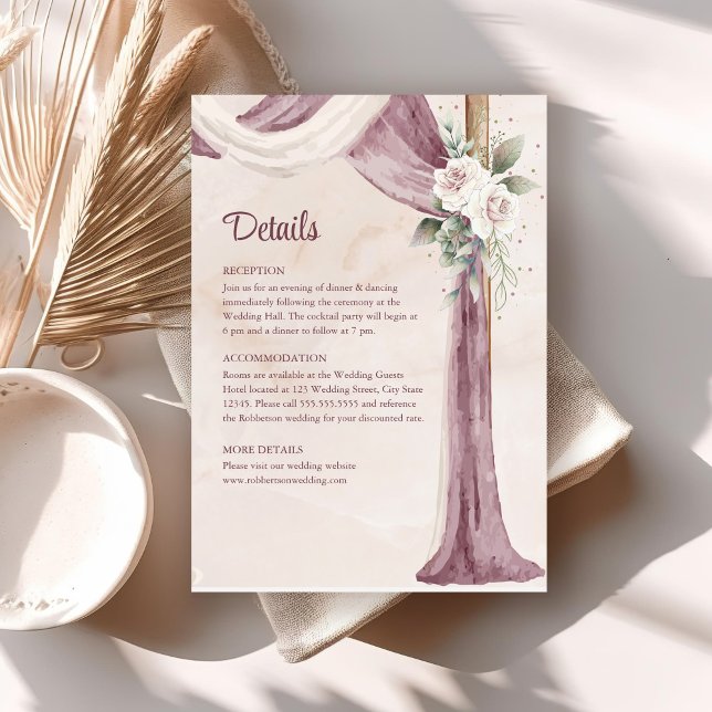 Tarjeta de detalles del Boda Boho Rubor Pink Purpl (Boho Blush Pink Purple Canopy Wedding Details Card on boho wedding table.)