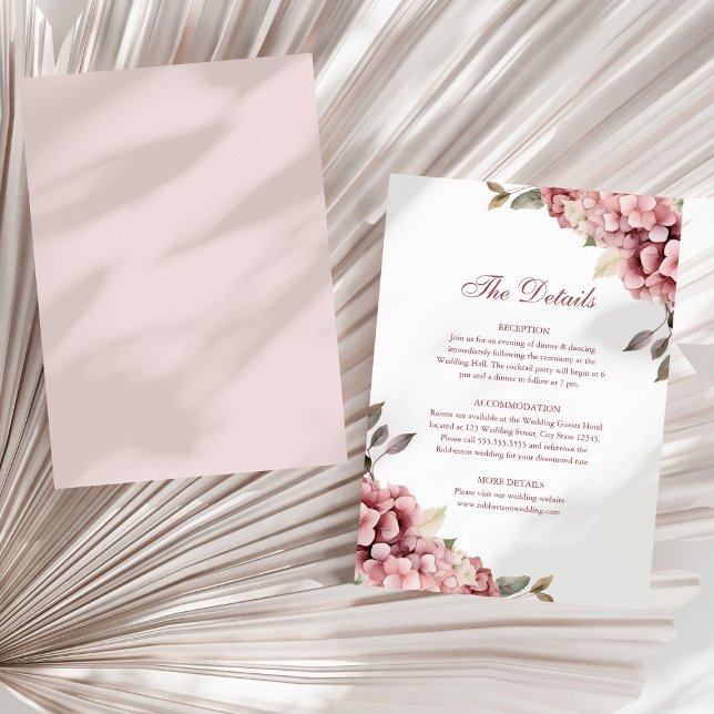 Tarjeta de detalles moderna de Rosa de hidrangea B (Modern Dusty Rose Hydrangea Wedding Details Card on a sunny neutral dry plam leaf.)