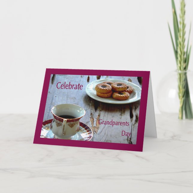 Tarjeta de Día de los Abuelos con té y crumpetas (Anverso)