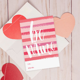 Tarjeta de día valentina en aula de rayas pintadas