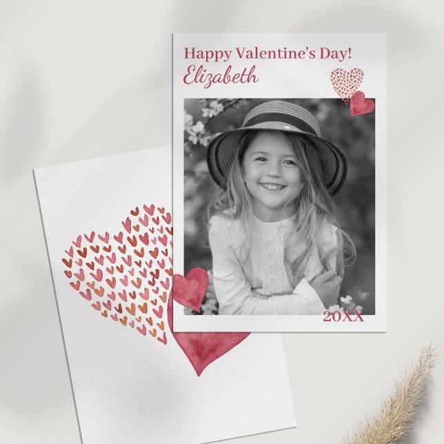 Tarjeta de El día de San Valentín fotográfico Pers (Lovely Hearts Custom Photo Valentine's Day Card on a white table.)