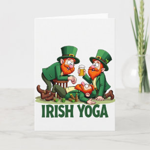 Tarjeta de escena divertida de yoga irlandés