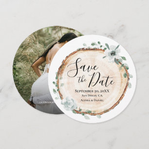 Tarjeta de fecha de boda con rebanada de madera rú