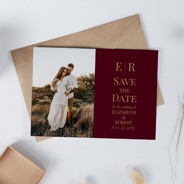 Tarjeta de fecha de guardado de foto de monograma  (Burgundy Monogram Custom Photo Save the Date Invitation on neutral boho wedding table.)