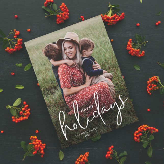 Tarjeta de Felices Fiestas con Foto Simple de Letr (Modern Script Happy Holidays Photo Holiday Card with Handwritten Typographic Overlay.)