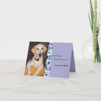 Tarjeta de felicitación amarilla adorable del