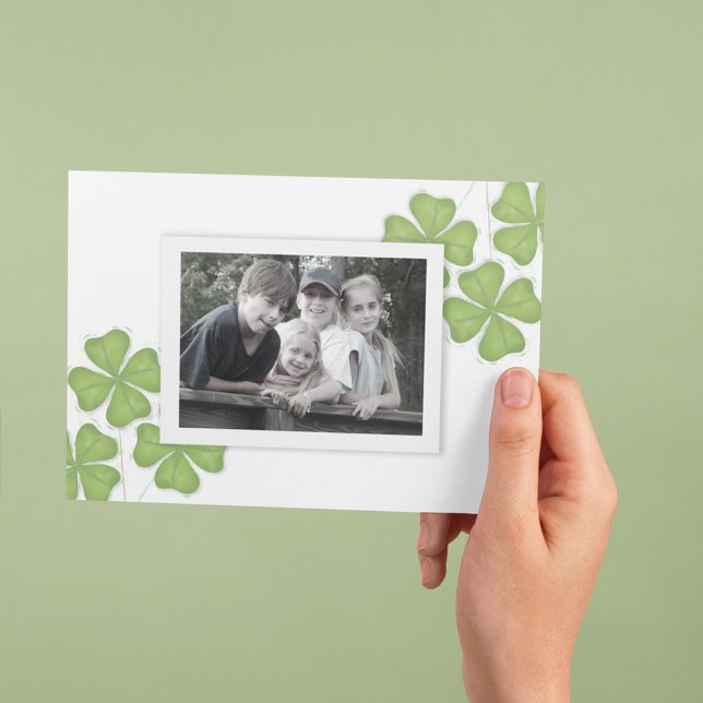 Tarjeta de felicitación de la foto del día de St (Four leaf clover folding photo card. )