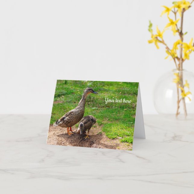Tarjeta de felicitación de un pato real y su patit (flor amarilla)