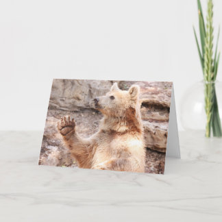 Tarjeta de felicitación del oso que agita hola