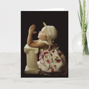 Tarjeta de felicitación del rezo de un niño