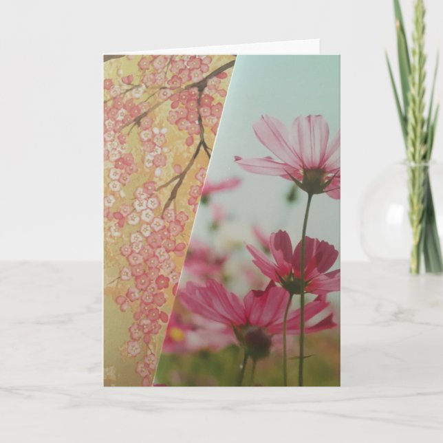 Tarjeta de felicitación doblada de flores rosadas (Anverso)