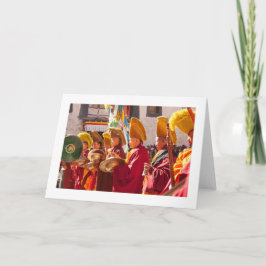 Tarjeta de felicitación en blanco doblada a los mo
