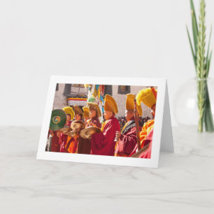 Tarjeta de felicitación en blanco doblada a los mo