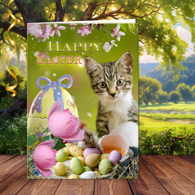 Tarjeta de felicitación Happy Easter Cute Kitten (A happy Easter card featuring a cute kitten with eggs in a cheerful spring scene with pink flowers)