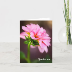 Tarjeta de felicitación plegada de Dahlia rosa