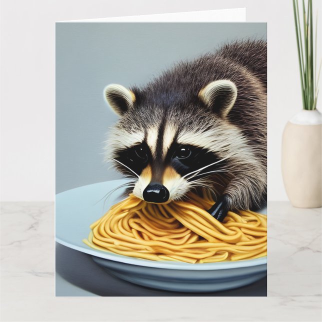 Tarjeta de felicitación Raccoon Eating Spaghetti (Anverso)