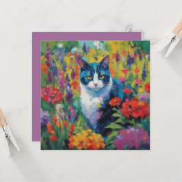 Tarjeta de felicitaciones al gato entre flores