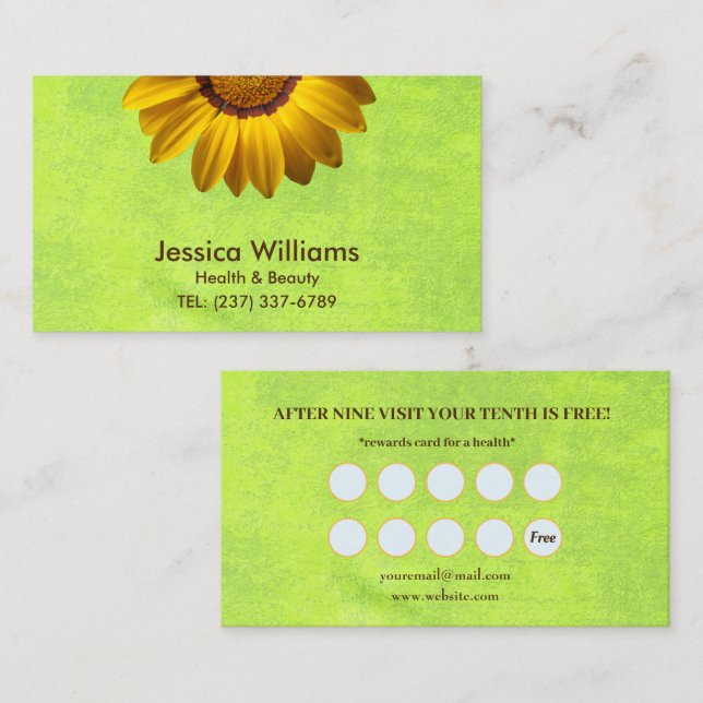 Tarjeta De Fidelización Flores amarillas en un abstracto monograma verde