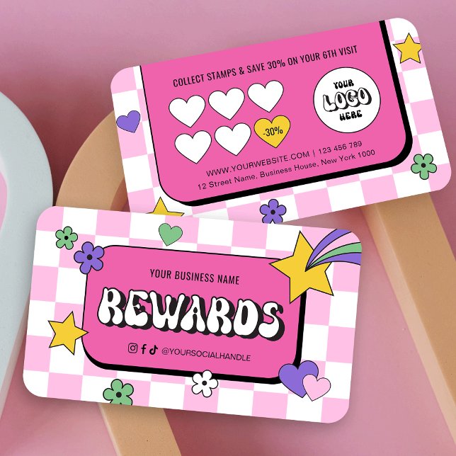 Tarjeta De Fidelización Logo Groovy retro rosado con salón de uñas (Cute girly business rewards cards in a retro pink style with groovy fonts & custom discount offer)