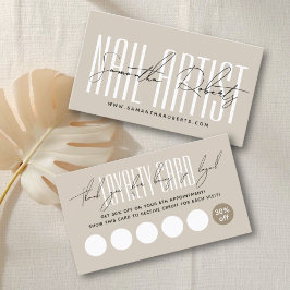 Tarjeta De Fidelización Tipografía de guión de artista de uñas moderno bei