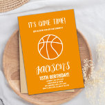 Tarjeta de Fiesta de Deportes Slam Dunk para Niños<br><div class="desc">Un momento para un cumpleaños épico con una celebración de zorrillo. Este audaz Naranja Basketball Birthday Invitation presenta un diseño clásico de baloncesto con colores naranjas brillantes y fuentes deportivas, perfecto para chicos que aman las aros y los fiestas de alta energía. Ya sea que esté en la cancha, en...</div>