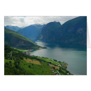 Tarjeta de fiordo noruega