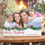 Tarjeta de foto con guión escrito para Feliz Navid<br><div class="desc">Tarjeta de fotos Garland manuscrita escrita de navidad de Feliz. La foto y el texto de este guión con letras a mano se pueden actualizar y personalizar con su foto y nombre de familia.</div>