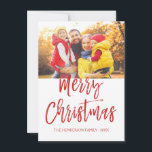 Tarjeta de foto con guión escrito para Feliz Navid<br><div class="desc">Tarjeta de fotos con guiones fletados por la mano de navidad de Feliz. La foto y el texto de este guión con letras a mano se pueden actualizar y personalizar con su foto y nombre de familia. Esta tarjeta también muestra el nombre de la familia y una corona de Relieve...</div>