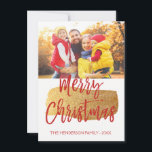 Tarjeta de foto con guión escrito para Feliz Navid<br><div class="desc">Tarjeta de fotos con guiones fletados por la mano de navidad de Feliz. La foto y el texto de este guión con letras a mano se pueden actualizar y personalizar con su foto y nombre de familia. Esta tarjeta también muestra el nombre de la familia y una corona de Relieve...</div>
