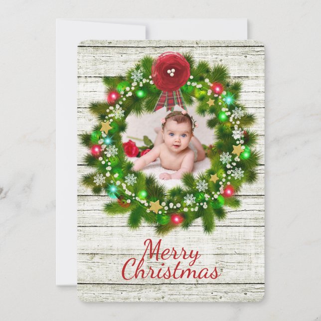 Tarjeta de foto de Navidad Rustic Woodgrain y Wrea (Anverso)