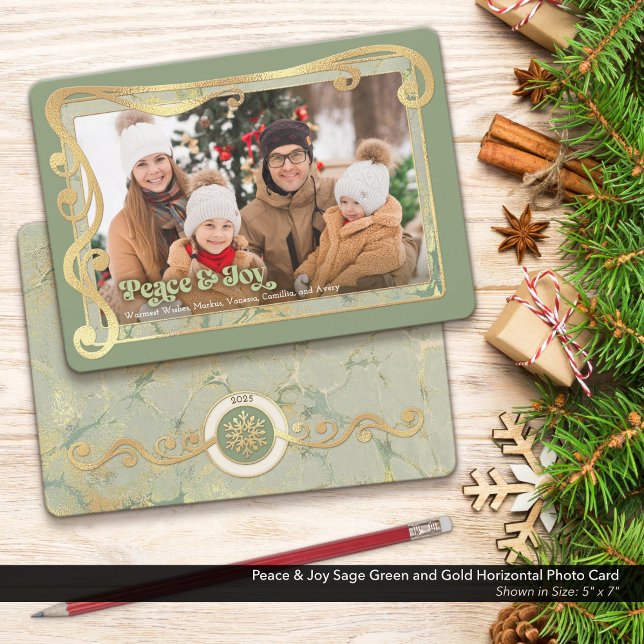 Tarjeta de Foto de Paz y Alegría Verde Salvia y Do (Peace & Joy Photo Card with a Touch of Vintage Whimsy and Peaceful Sage Green & Gold Colors.)