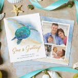 Tarjeta de foto de saludos de mar de tortugas mari<br><div class="desc">Ahorre dinero con estas tarjetas de Navidades costeras de bajo costo, en un papel más barato y un tamaño ligeramente menor. El diseño de la playa tropical incluye una tortuga azul turquesa de color agua sobre un fondo de playa abstracto con una falsa ola brillante purpurina dorada y guión de...</div>