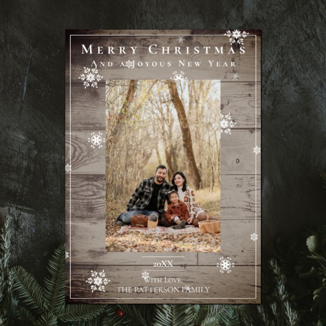 Tarjeta de foto de vacaciones Country Rusly Snowfl (Country Rustic Snowflakes Christmas Photo Card)