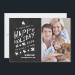 TARJETA DE FOTO FELIZ DE FUN CHALKBOARD<br><div class="desc">TARJETA DE FOTOS DE FESTIVIDAD FELIZ DE CHALKBOARD. Tipo de letra de tiza divertida utilizado en el fondo del efecto de tiza negra. DESEARLE UNA FELIZ VACACIONES DE NUESTRA FAMILIA A LA TUYA. Personaliza tu apellido y los nombres de los miembros de tu familia y tu foto familiar. Elke Clarke©...</div>