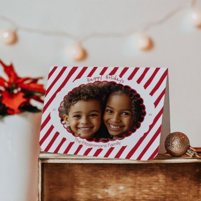 Tarjeta de foto navideña con franja de bastón de c (Retro Candy Cane Whimsical Striped Christmas folded card)