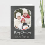 Tarjeta de foto navideña de merry Chalkboard rústi<br><div class="desc">Feliz tarjeta de fotos navideña de nuestra familia a la tuya con un patrón rústico de pizarra de tiza, detalles de época y texto con letras a mano, fácilmente personalizable con tu fotografía familiar. Desee que sus amigos y familia se encuentren bien en esta temporada de vacaciones con esta divertida...</div>