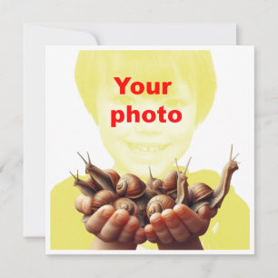 Tarjeta de foto personalizada de su hijo sostenien