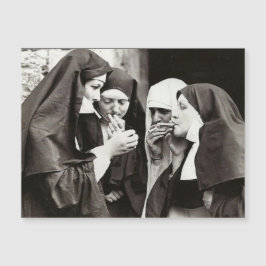 Tarjeta de foto vintage de monjas fumando