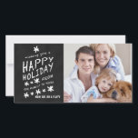 TARJETA DE FOTOGRAFÍA FELIZ DE CHALKBOARD<br><div class="desc">TARJETA DE FOTOS DE FESTIVIDAD FELIZ DE CHALKBOARD. Tipo de letra de tiza divertida utilizado en el fondo del efecto de tiza negra. Le deseo una fELIZ FIESTA DE NUESTRA FAMILIA A LA SUYA. Personaliza con tu nombre y foto familiar. Elke Clarke© para Galería de Monogramas. Para decir algo diferente,...</div>