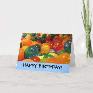 Tarjeta de globos de cumpleaños feliz