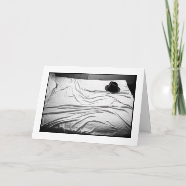 Tarjeta de gorra en cama (Anverso)