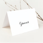 Tarjeta de Gracias Boda plegado moderna de caligra<br><div class="desc">Esta moderna tarjeta de bodas gracias plegada caligrafía es perfecta para un boda rústico. El diseño, sencillo y elegante, presenta una tipografía de escritura clásica y elegante en blanco y negro. Personaliza el interior de la tarjeta con tus nombres y un mensaje de agradecimiento. O bien, deje la sección de...</div>
