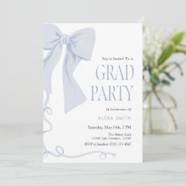 Tarjeta de Graduación Clásica con Lazo Azul Preppy