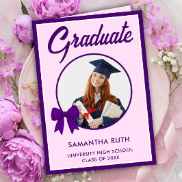 Tarjeta de graduación con lazo de gingham morado 