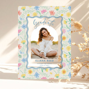 Tarjeta de graduación floral de flores silvestres